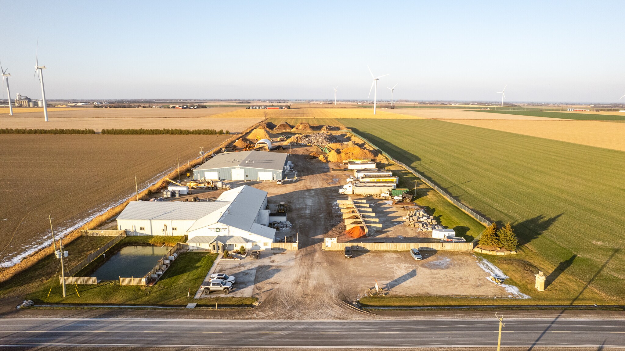 9400 County Rd 42, Pointe-aux-roches, ON à vendre Photo du bâtiment- Image 1 de 1