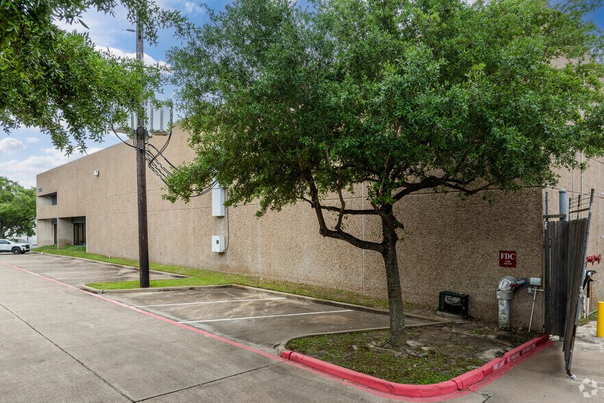 12505 Reed Rd, Sugar Land, TX à louer - Photo du bâtiment - Image 2 de 10