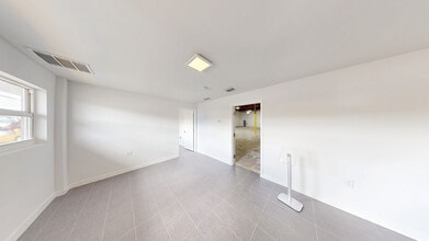 1612-1646 W 31st Pl, Hialeah, FL à louer Numérisation 3D de Matterport- Image 1 de 9