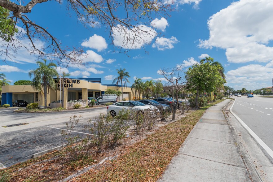 3500 N ANDREWS Ave, Pompano Beach, FL à vendre - Photo du bâtiment - Image 3 de 3