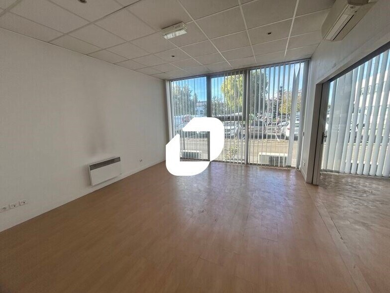 Office in Bezons for lease - Building Photo - Image 2 of 5