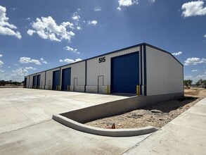 8081 Old Bastrop Rd, New Braunfels, TX for lease Interior Photo- Image 1 of 4