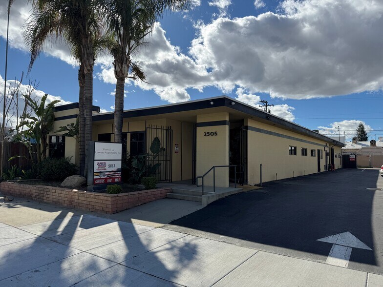 2505 M St, Bakersfield, CA à louer - Photo du bâtiment - Image 2 de 10