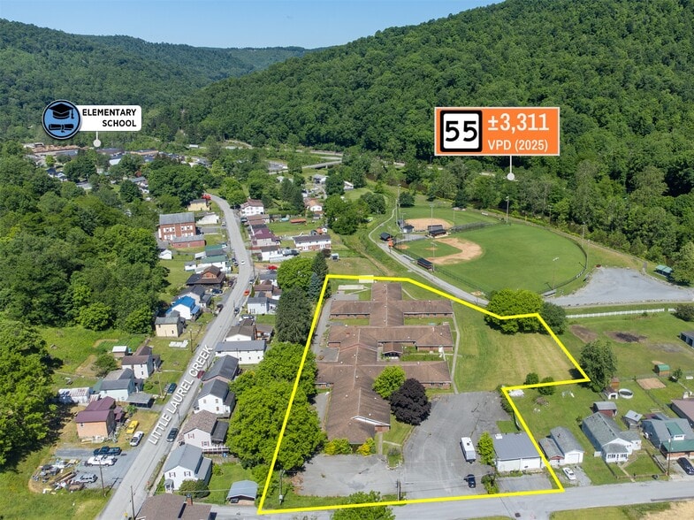 18 4th St, Richwood, WV à vendre - Photo du bâtiment - Image 3 de 11
