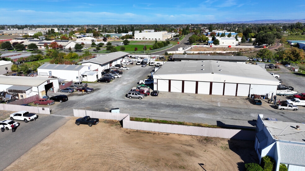 570 Armstrong Way, Oakdale, CA for sale - Building Photo - Image 1 of 1