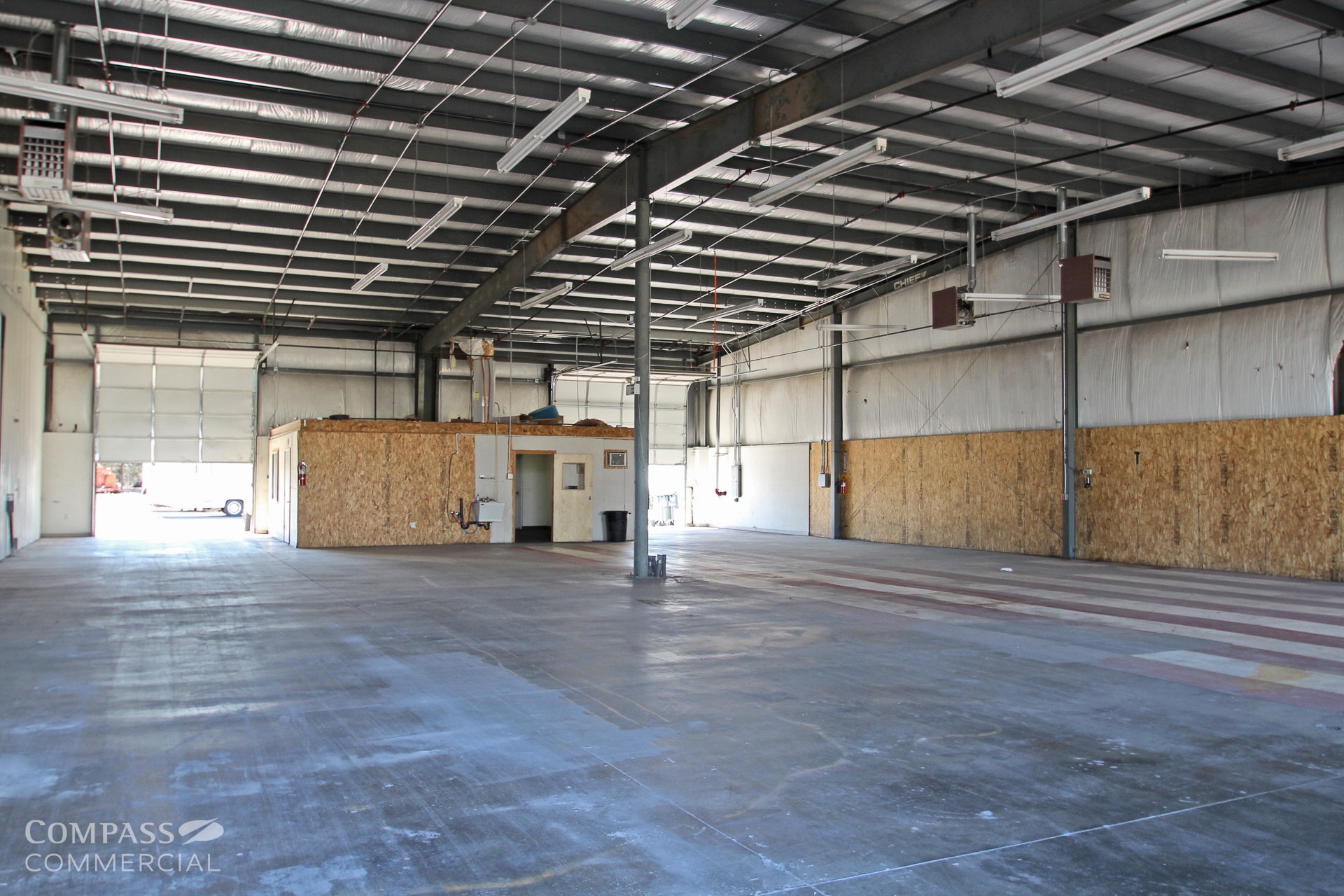 62980 Boyd Acres Rd, Bend, OR for lease Interior Photo- Image 1 of 18