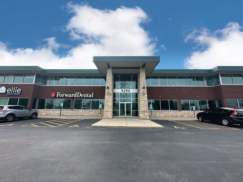 5250 S 108th St, Hales Corners, WI à louer - Photo du bâtiment - Image 2 de 16