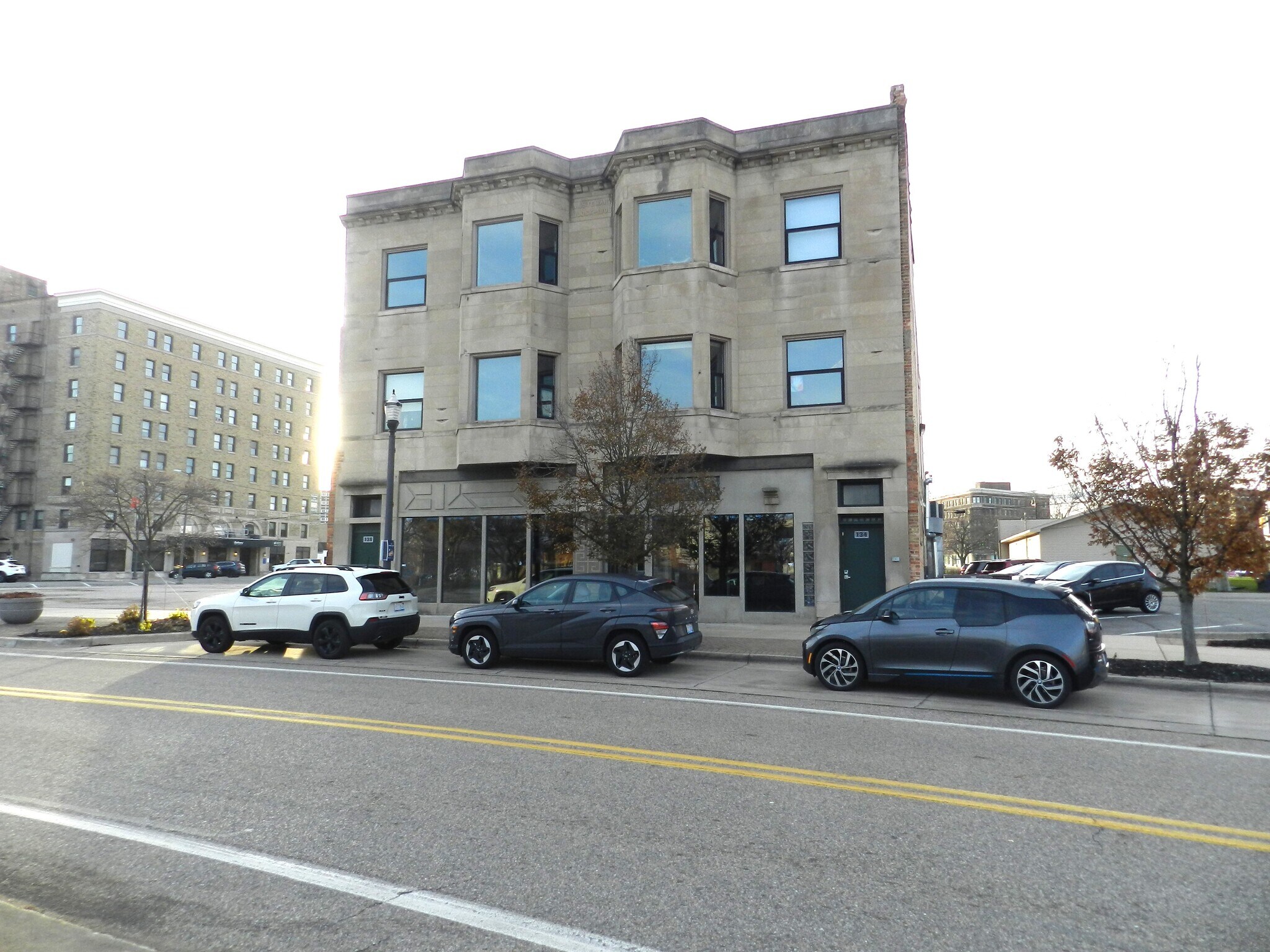 136 Territorial Rd, Benton Harbor, MI for lease Primary Photo- Image 1 of 33