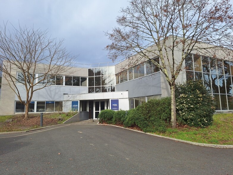 Office in Mérignac for lease - Building Photo - Image 2 of 7