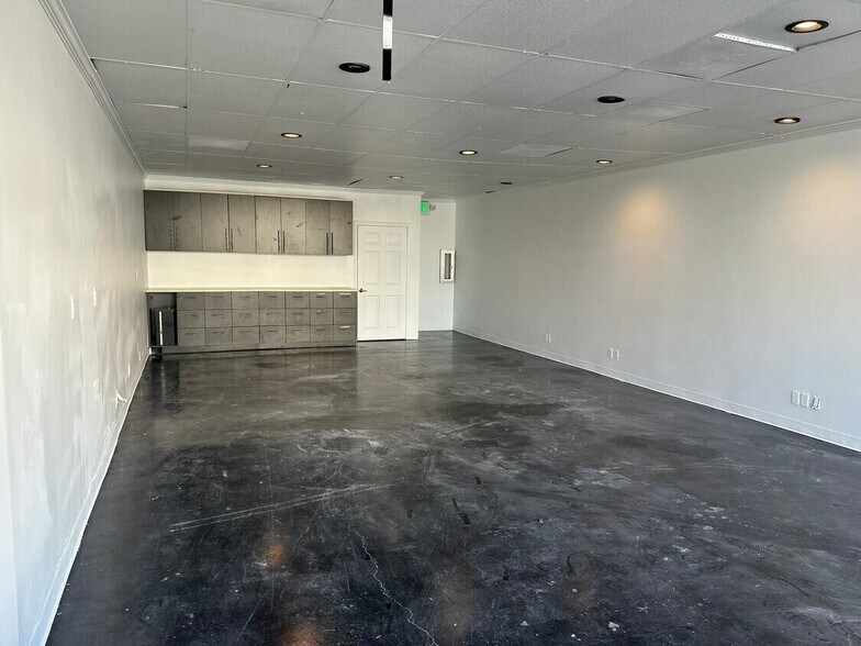 14408 E Whittier Blvd, Whittier, CA à louer - Photo du bâtiment - Image 3 de 16