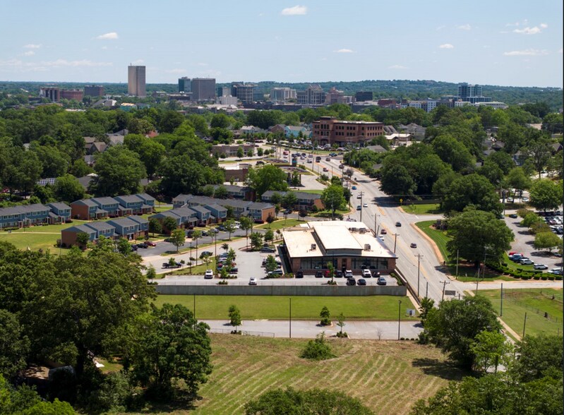 300 Easley Bridge Rd, Greenville, SC for sale - Primary Photo - Image 1 of 2