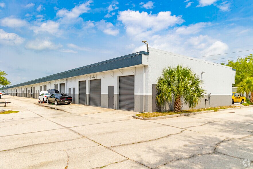 4155 Dow Rd, Melbourne, FL à louer - Photo du bâtiment - Image 3 de 9