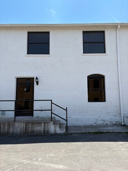 27 N Main St, Springfield, TN à louer - Photo du bâtiment - Image 2 de 2