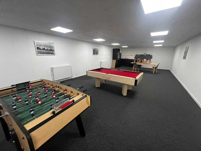 Office in Seclin for lease - Building Photo - Image 2 of 6