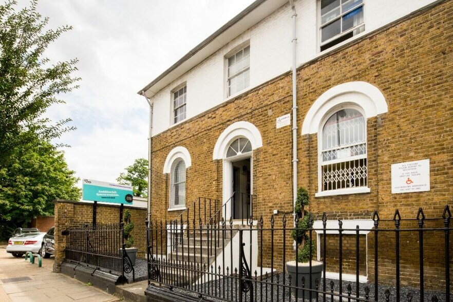 99-103 Lomond Grove, Londres à louer - Photo du bâtiment - Image 2 de 9