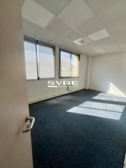 Office in Marseille for lease - Interior Photo - Image 3 of 13