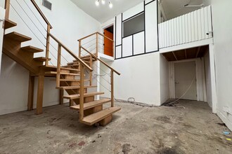 3430 S Hill St, Los Angeles, CA à louer Photo intérieure- Image 1 de 8