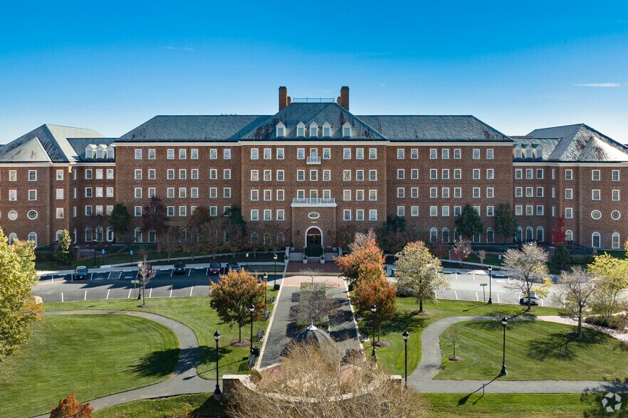 14501 George Carter Way, Chantilly, VA à louer - Photo du bâtiment - Image 3 de 23