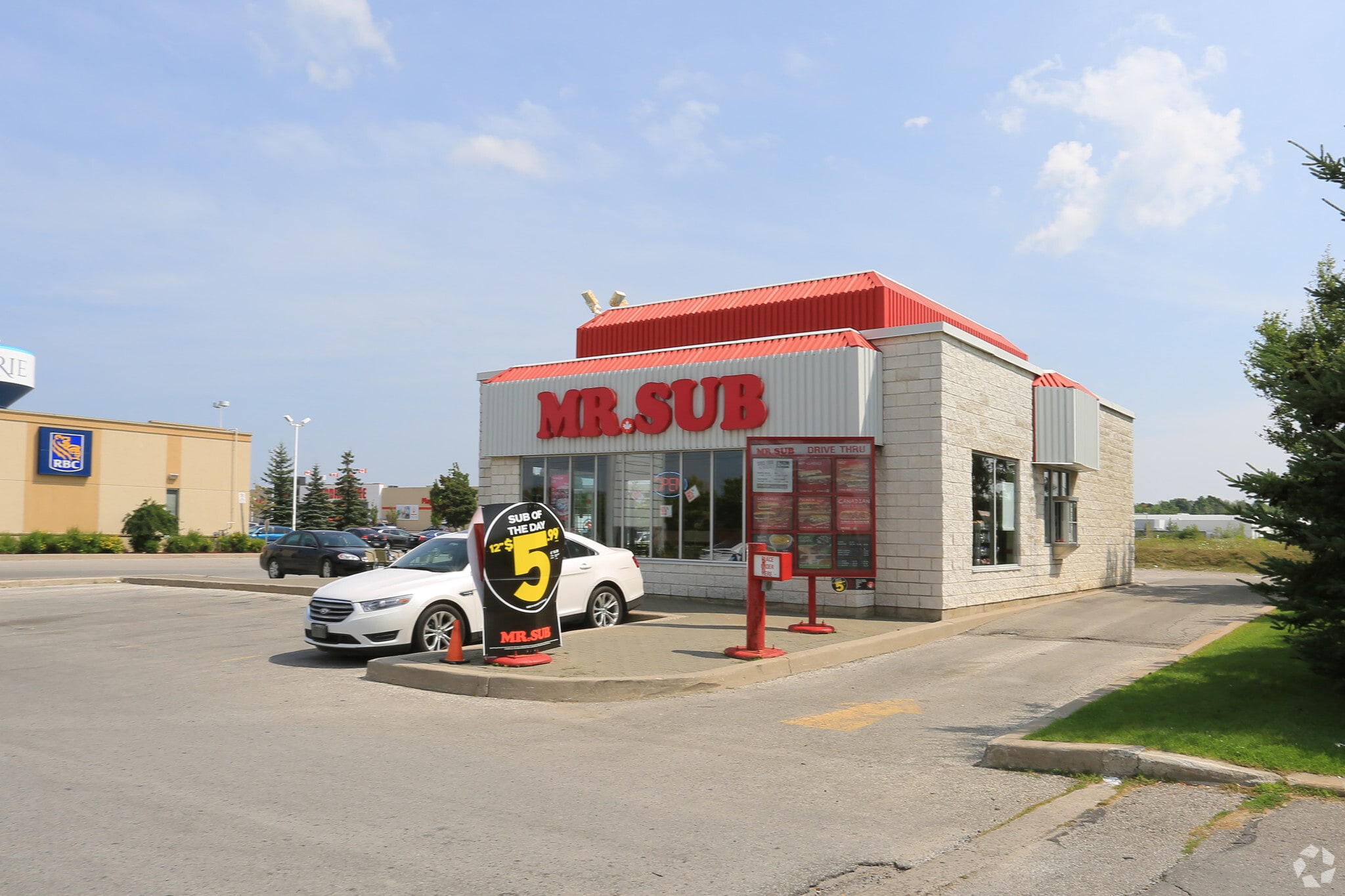 103 Mapleview Dr, Barrie, ON for sale Primary Photo- Image 1 of 1