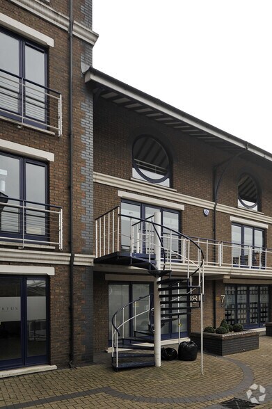 8 Square Rigger Row, Londres à louer - Photo du bâtiment - Image 3 de 3