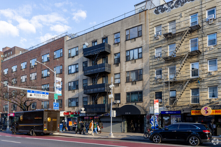 132-134 Avenue C, New York, NY à vendre - Photo principale - Image 1 de 1