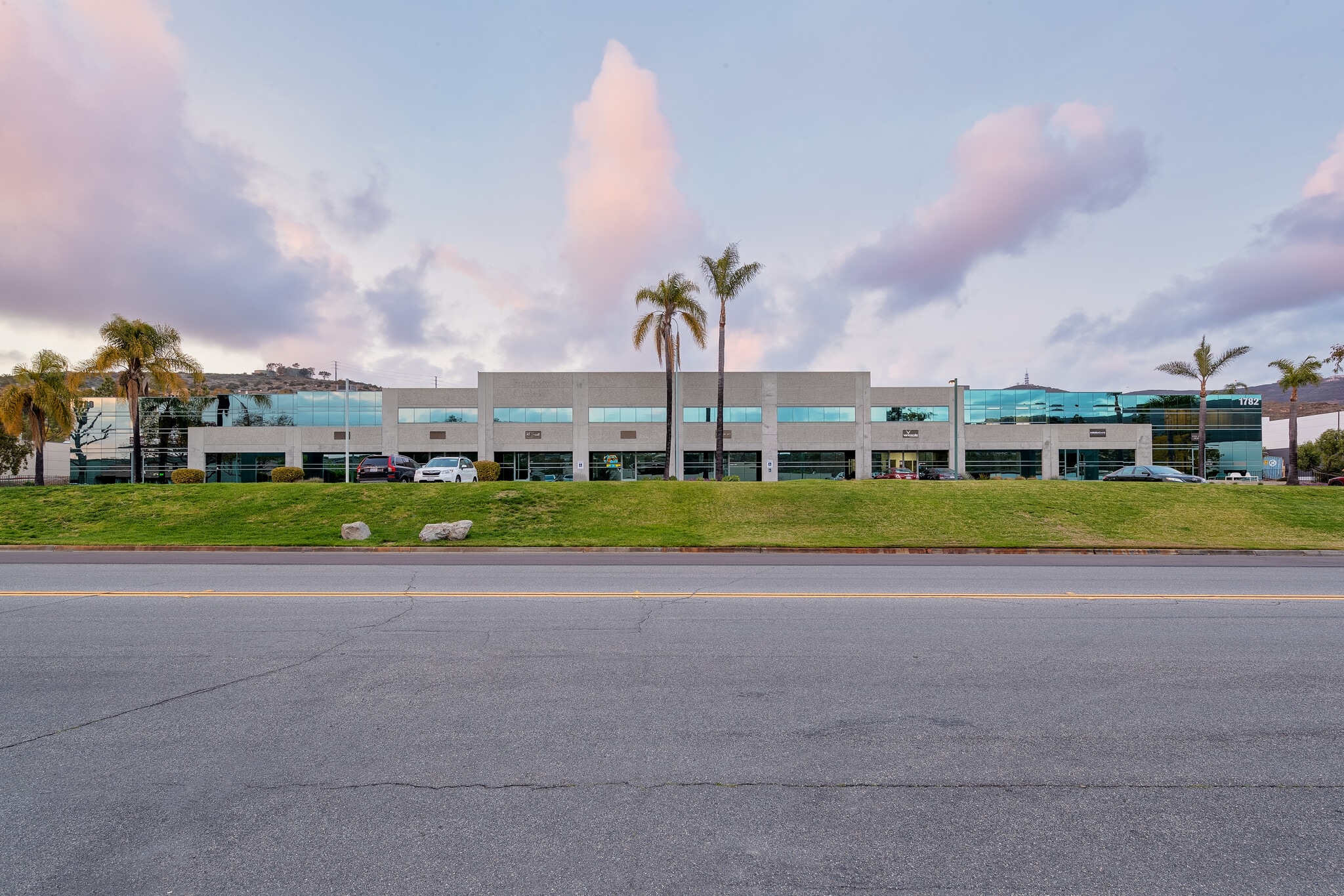 1790 La Costa Meadows Dr, San Marcos, CA à louer Photo du bâtiment- Image 1 de 3