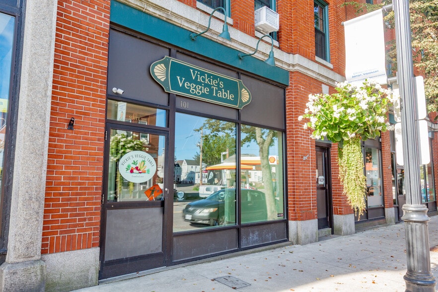 299 Main St, Biddeford, ME for lease - Building Photo - Image 2 of 17