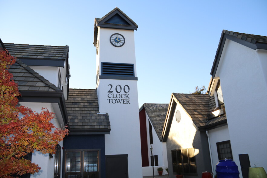 200 Clock Tower Pl, Carmel, CA à louer - Photo du bâtiment - Image 1 de 6