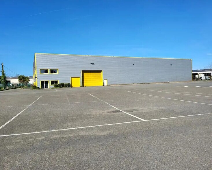 Industriel dans Champagné à louer - Photo du bâtiment - Image 2 de 6