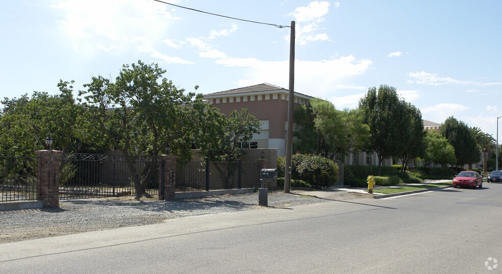 120 Guthrie Ln, Brentwood, CA à louer - Photo du bâtiment - Image 3 de 12