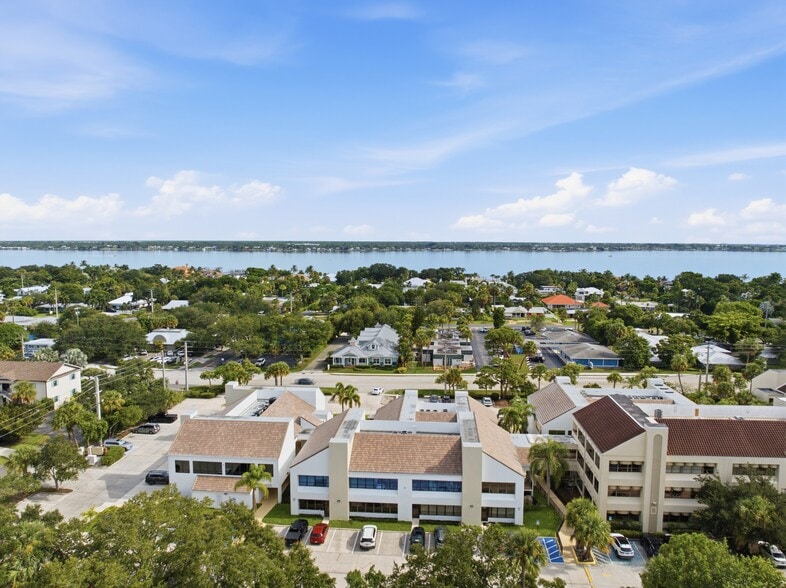 900 SE Ocean Blvd, Stuart, FL for sale - Building Photo - Image 3 of 26