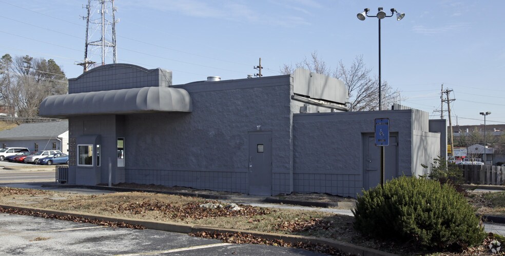 8106 Manchester Rd, Saint Louis, MO à vendre - Photo du bâtiment - Image 2 de 2