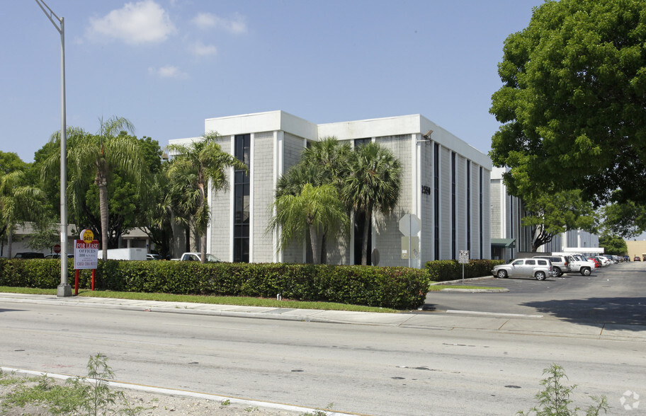 2550 NW 72nd Ave, Miami, FL for sale - Primary Photo - Image 1 of 1