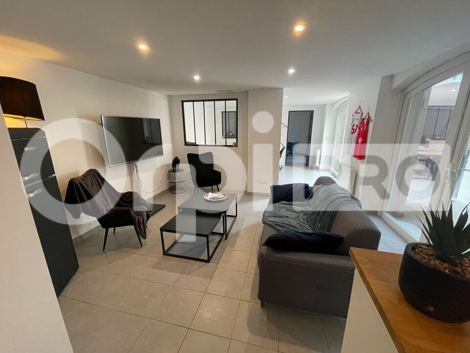 Office in Villefranche-sur-Saône for lease Building Photo- Image 1 of 8