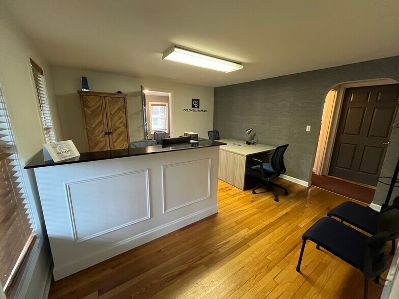 142 Queen St, Southington, CT à vendre - Photo du bâtiment - Image 2 de 7