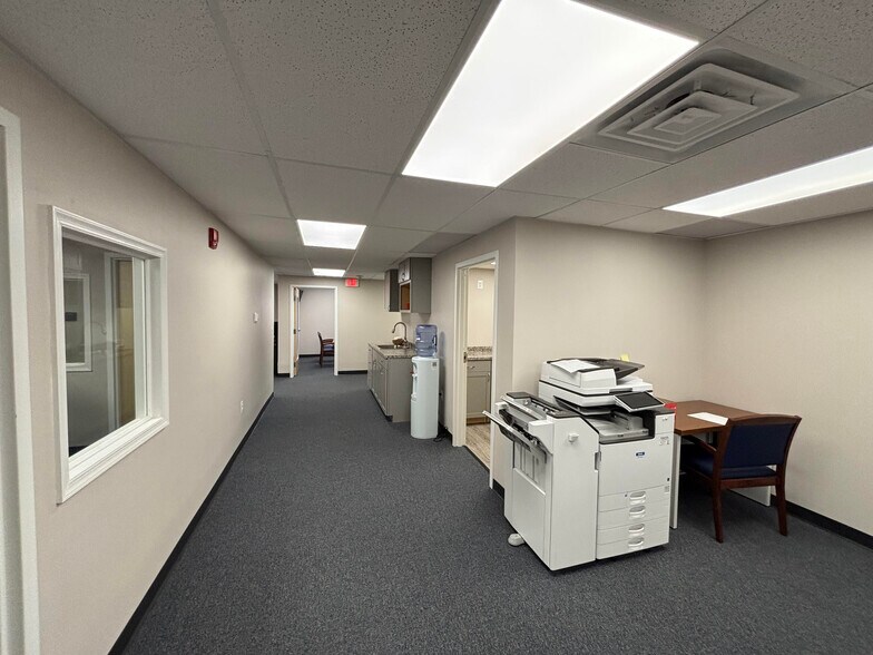 1025 N Black Horse Pike, Runnemede, NJ for lease - Interior Photo - Image 2 of 3