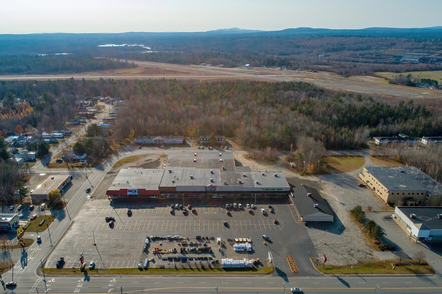 798-820 Central St, Millinocket, ME for lease - Building Photo - Image 2 of 8
