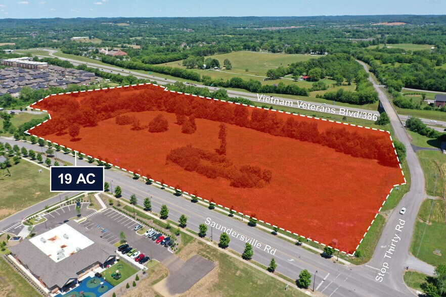 141 Stop Thirty Rd, Hendersonville, TN à vendre - Photo du bâtiment - Image 1 de 5