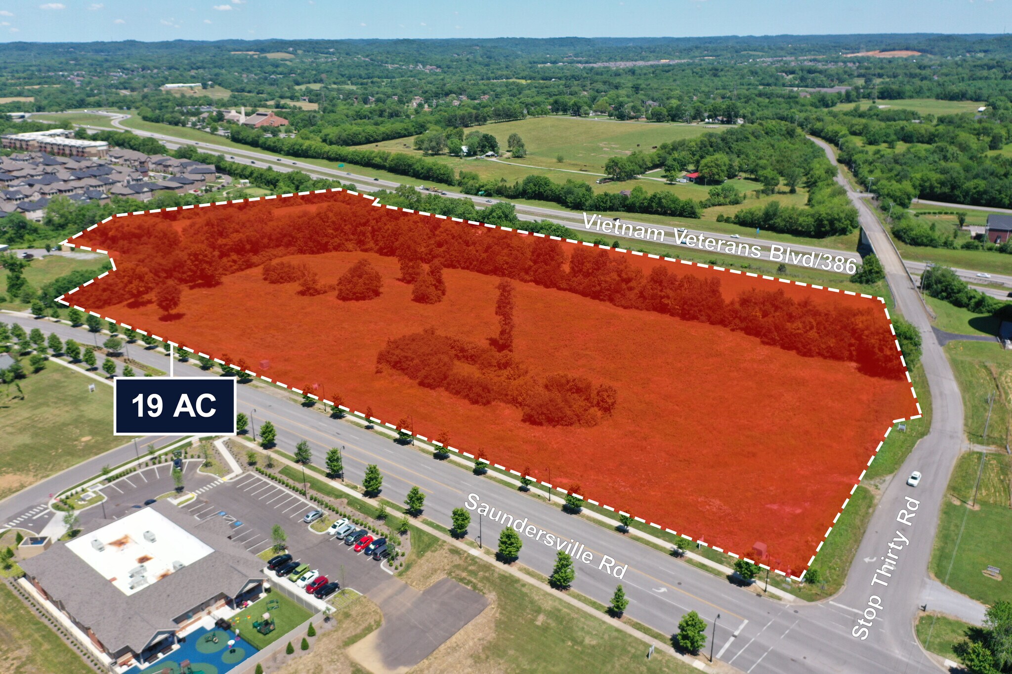 141 Stop Thirty Rd, Hendersonville, TN à vendre Photo du bâtiment- Image 1 de 6