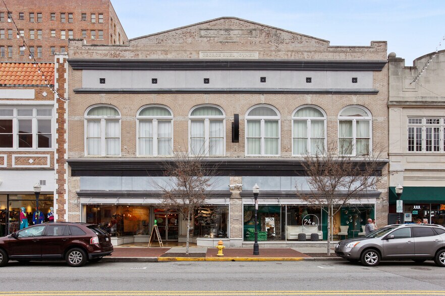 24 E Broughton St, Savannah, GA à louer - Photo du bâtiment - Image 3 de 5