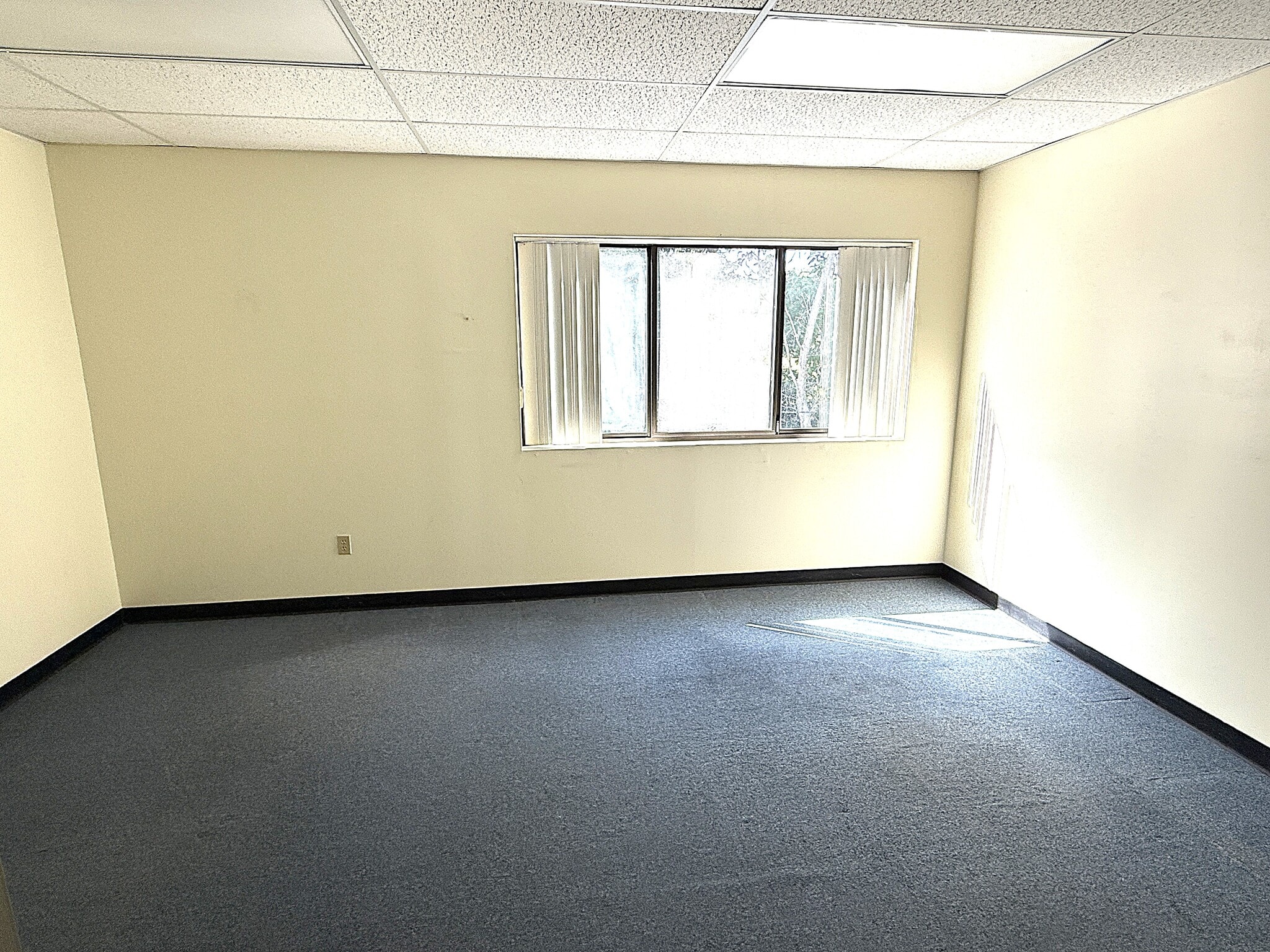 15R Hartford Ave, Granby, CT for lease Interior Photo- Image 1 of 2
