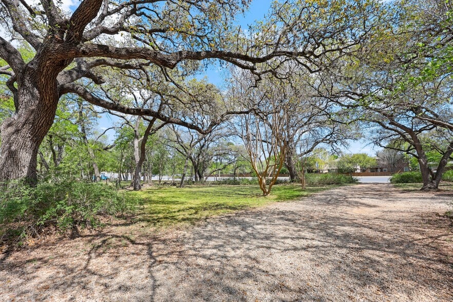 10230 Menchaca Rd, Austin, TX à vendre - Photo du bâtiment - Image 3 de 13