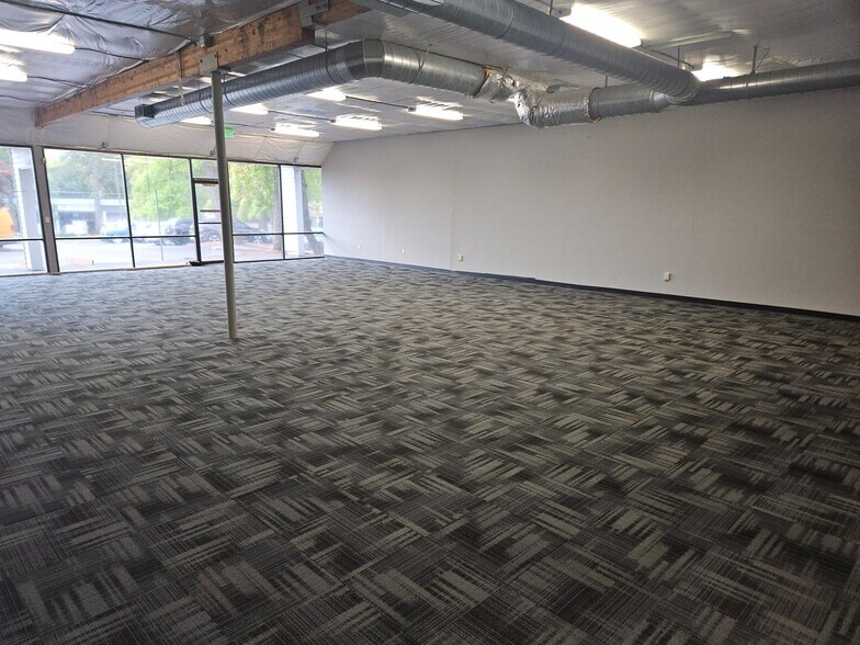 16027-16029 SE McLoughlin blvd, Milwaukie, OR à louer - Photo du bâtiment - Image 3 de 16