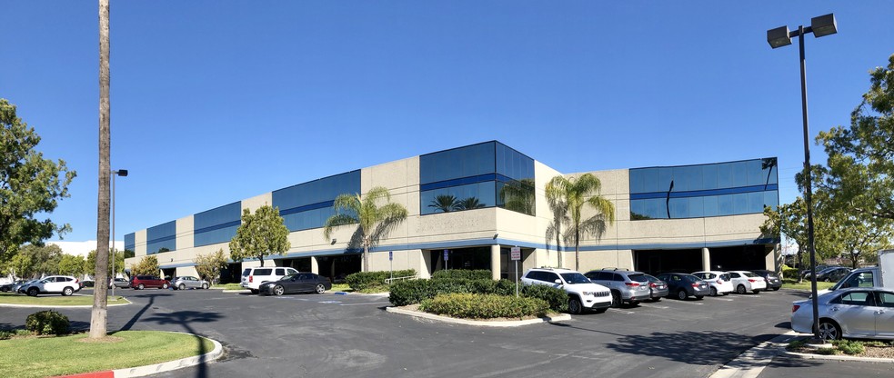 13915 Cerritos Corporate Dr, Cerritos, CA for lease - Primary Photo - Image 1 of 4