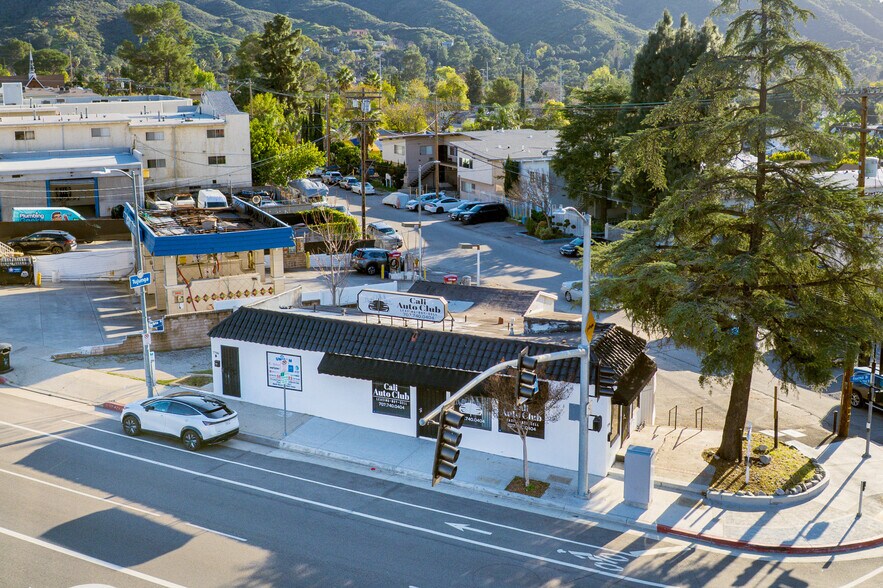 7798 Foothill Blvd, Tujunga, CA à vendre - Photo du bâtiment - Image 2 de 34