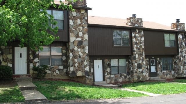 233 Northport Hills Dr, Florissant, MO à vendre - Photo du bâtiment - Image 2 de 3