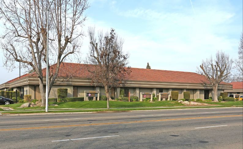 4011 N Fresno St, Fresno, CA for lease - Primary Photo - Image 1 of 2