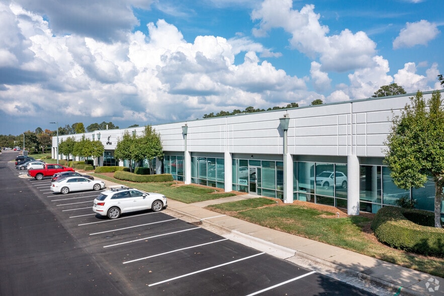 511 Davis Dr, Morrisville, NC for lease - Building Photo - Image 2 of 5