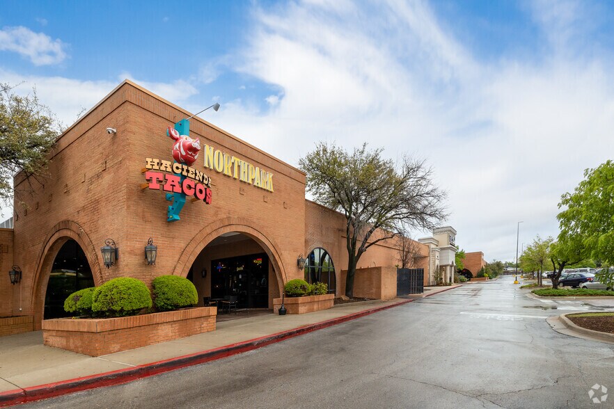 12100-12240 N May Ave, Oklahoma City, OK à louer - Photo du bâtiment - Image 2 de 15