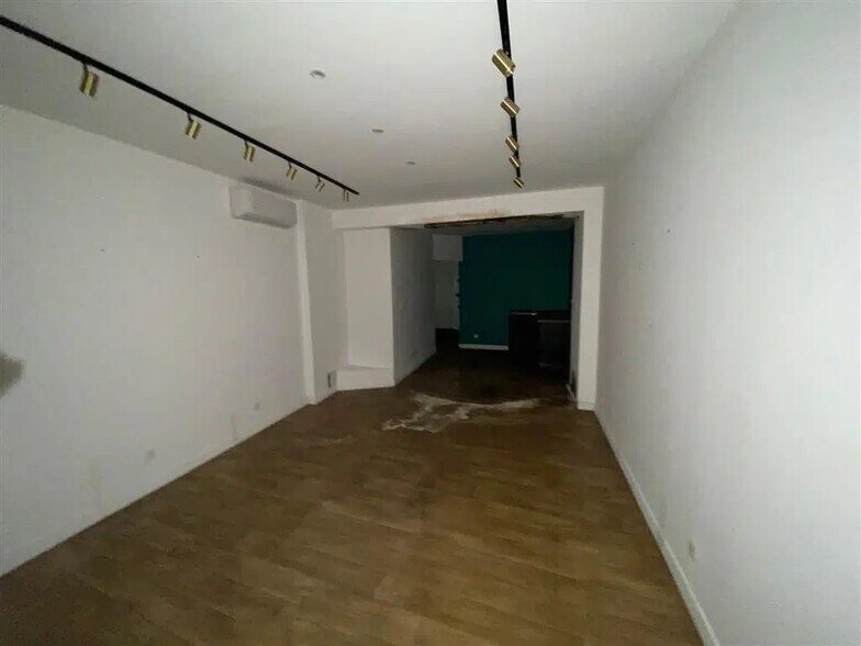 Commerce de détail dans Paris à louer - Photo du bâtiment - Image 2 de 7